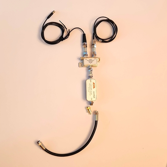 Amplifier with ASKA 2-way splitter. - Picture 2 of 4